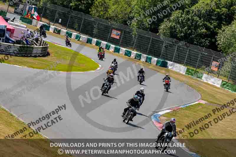 Vintage motorcycle club;eventdigitalimages;mallory park;mallory park trackday photographs;no limits trackdays;peter wileman photography;trackday digital images;trackday photos;vmcc festival 1000 bikes photographs